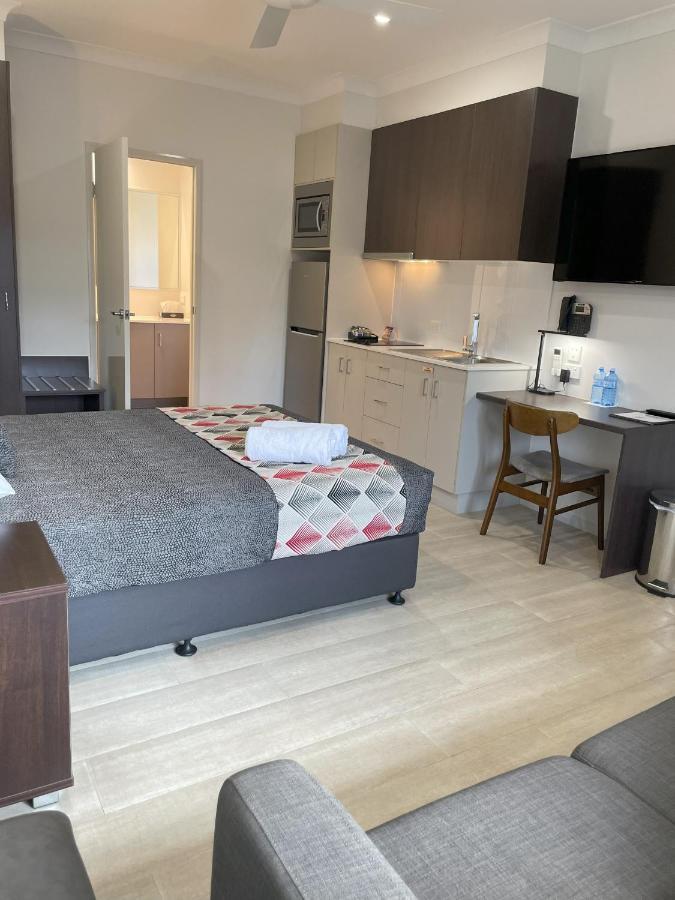 Northpoint Motel Apartments Тувумба Екстер'єр фото