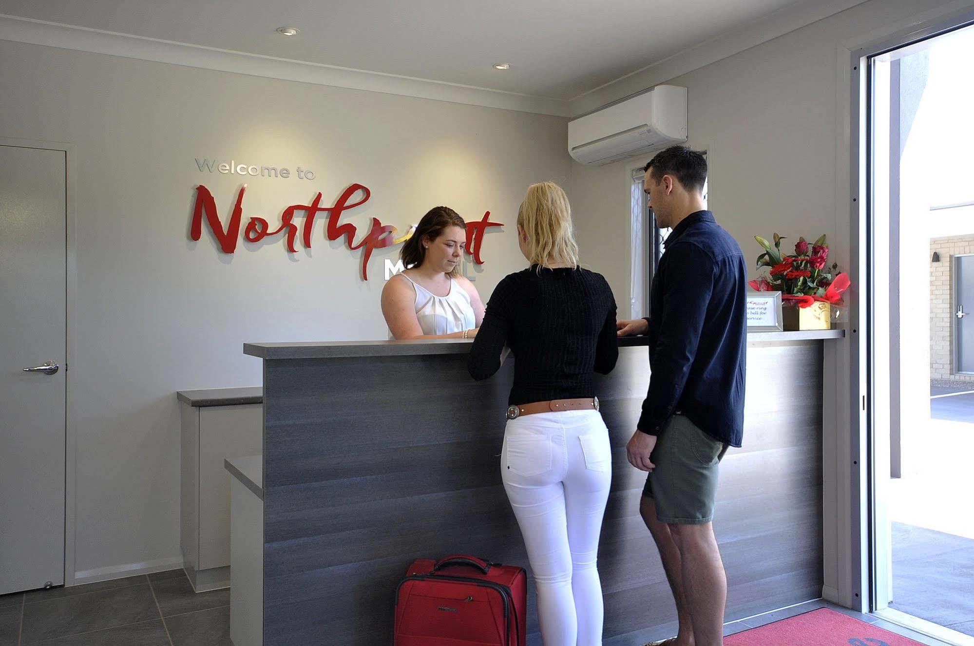 Northpoint Motel Apartments Тувумба Екстер'єр фото