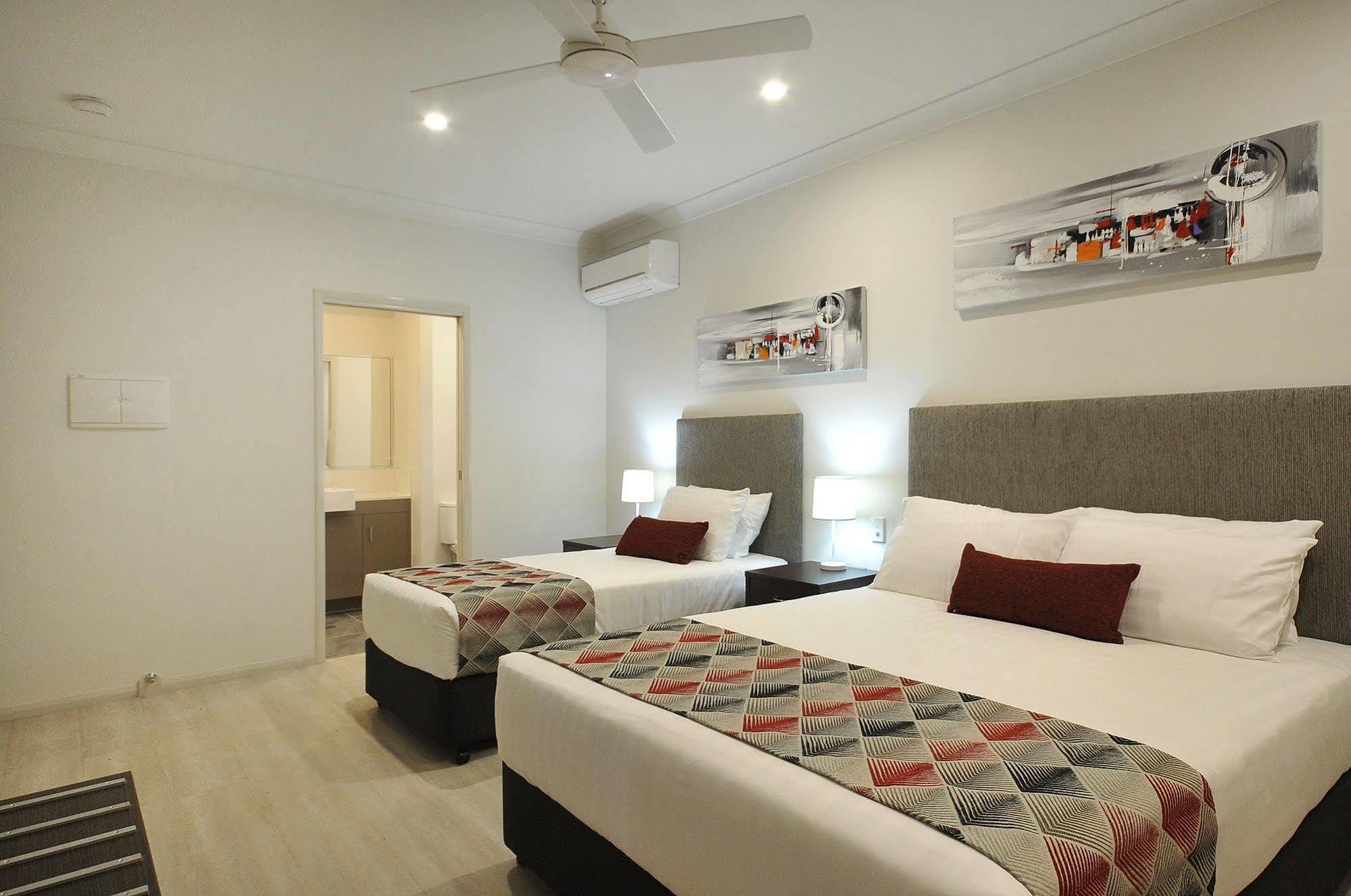 Northpoint Motel Apartments Тувумба Екстер'єр фото