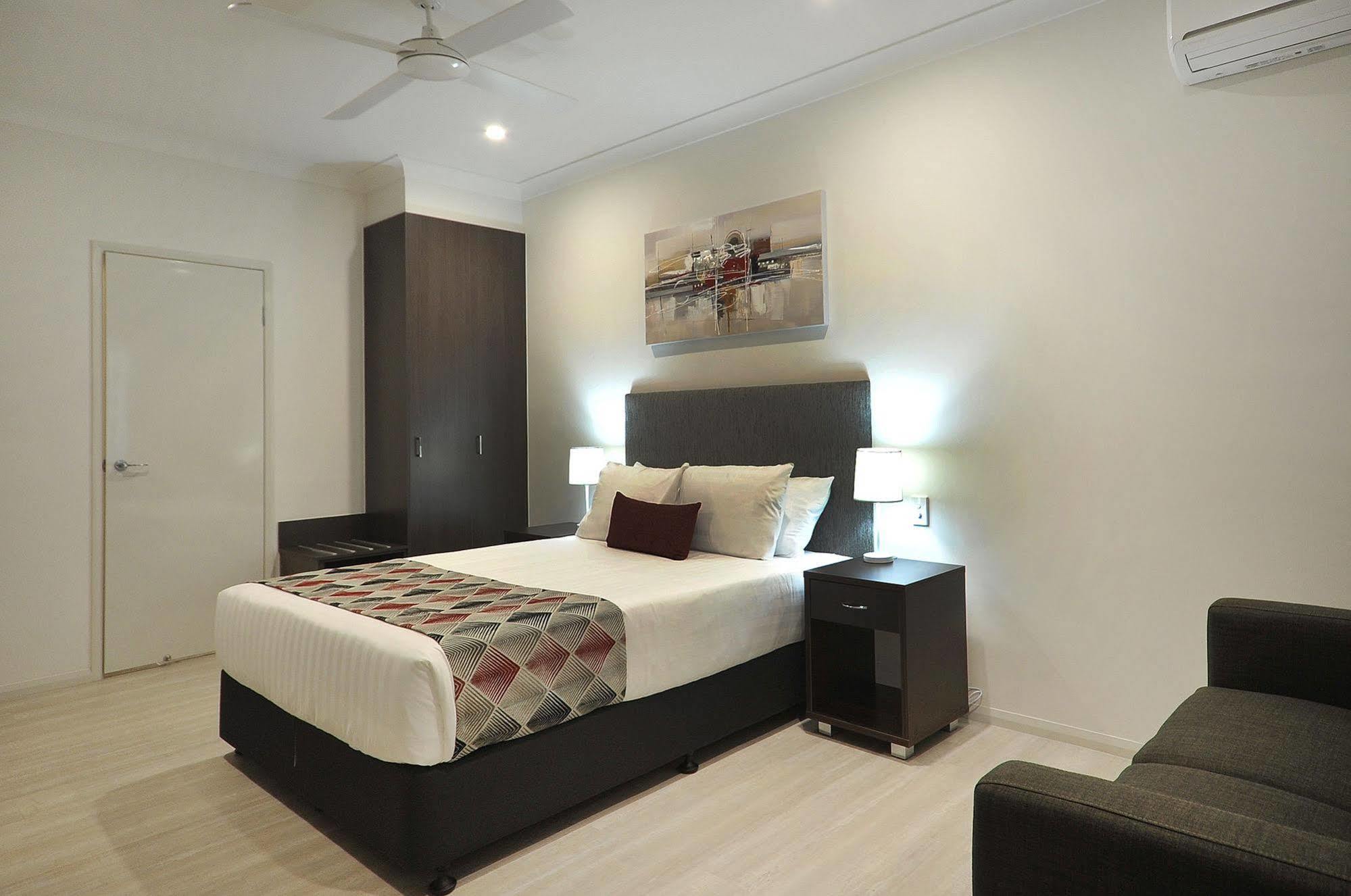 Northpoint Motel Apartments Тувумба Екстер'єр фото