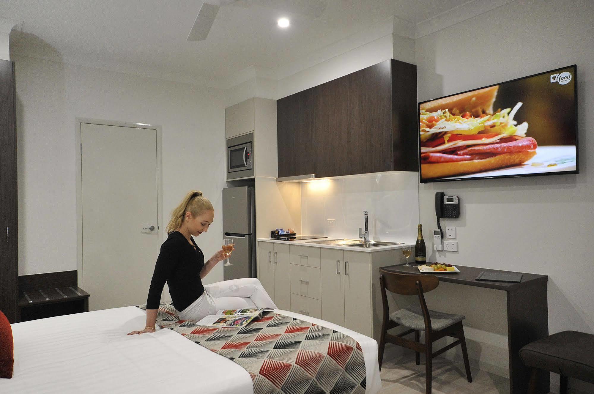 Northpoint Motel Apartments Тувумба Екстер'єр фото