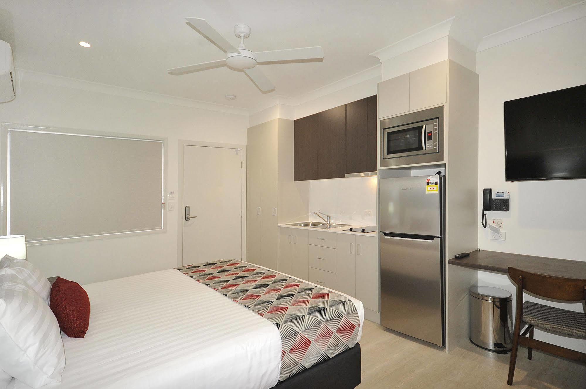 Northpoint Motel Apartments Тувумба Екстер'єр фото